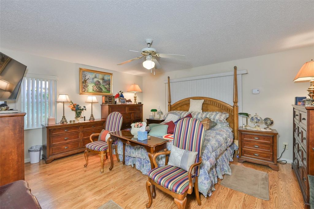 Image 26 of property listing at 2106 W VIEW DRIVE, Sun City Center, FL 33573
