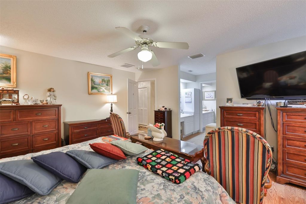 Image 28 of property listing at 2106 W VIEW DRIVE, Sun City Center, FL 33573