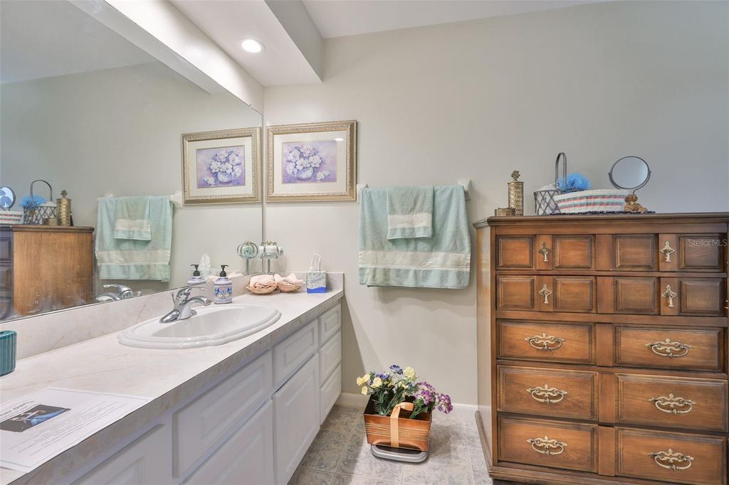 Image 30 of property listing at 2106 W VIEW DRIVE, Sun City Center, FL 33573