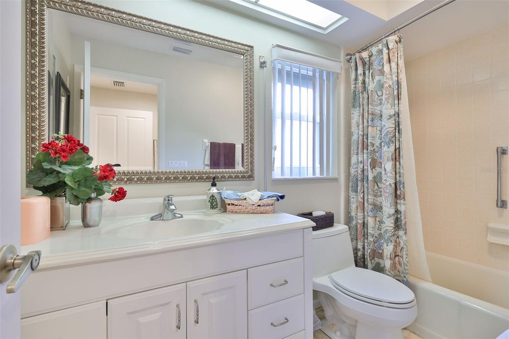 Image 35 of property listing at 2106 W VIEW DRIVE, Sun City Center, FL 33573