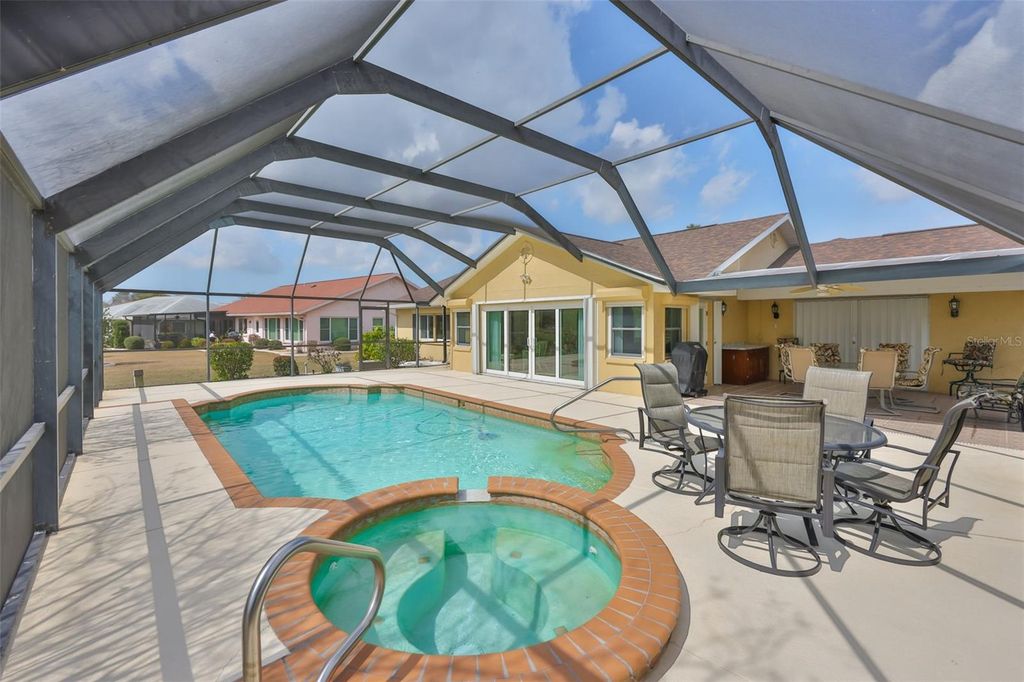 Image 42 of property listing at 2106 W VIEW DRIVE, Sun City Center, FL 33573