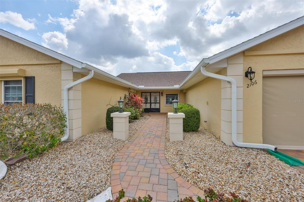 Image 6 of property listing at 2106 W VIEW DRIVE, Sun City Center, FL 33573