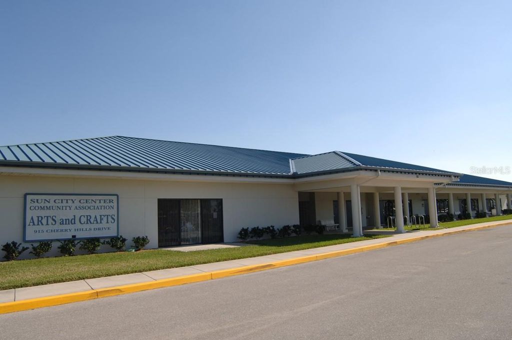 Image 55 of property listing at 2106 W VIEW DRIVE, Sun City Center, FL 33573