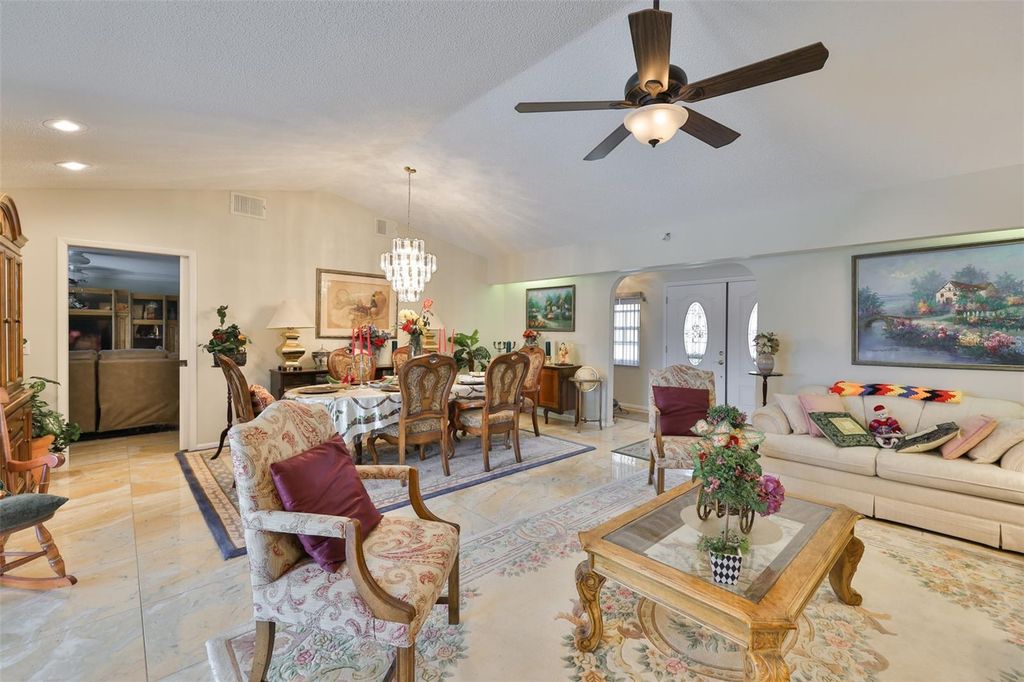 Image 9 of property listing at 2106 W VIEW DRIVE, Sun City Center, FL 33573