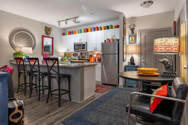782 Riverfront Pkwy Apt 409, Chattanooga, TN 37402