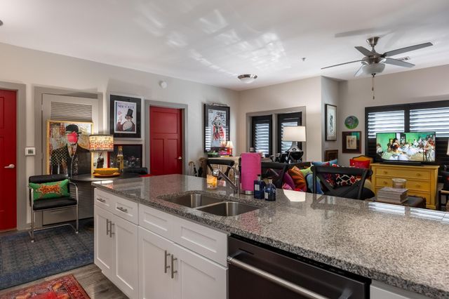 782 Riverfront Pkwy Apt 409, Chattanooga, TN 37402