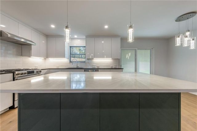 5104 Woodmoor DR, Austin, TX 78721