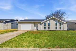 514 Country Lane, Grand Prairie, TX 75052