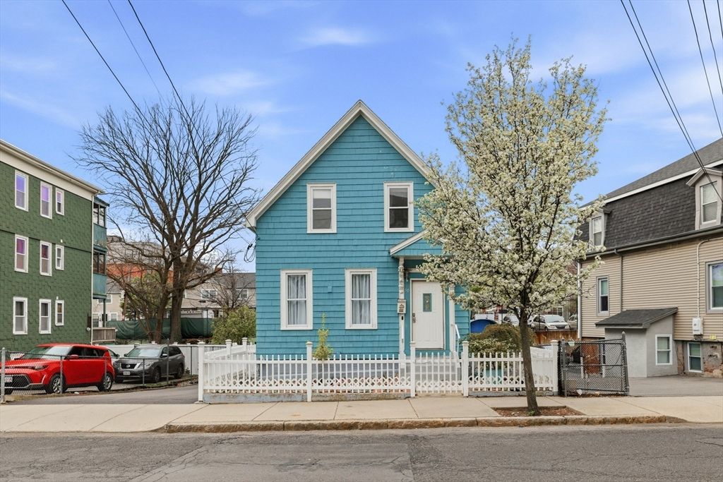 30 Woodlawn St, Everett, MA 02149