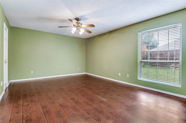 528 Lester Street, Lewisville, TX 75057