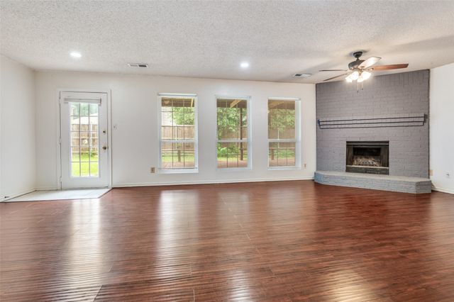 528 Lester Street, Lewisville, TX 75057