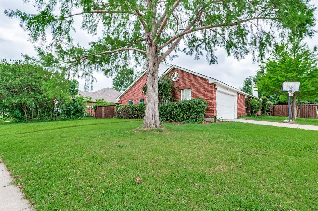 528 Lester Street, Lewisville, TX 75057