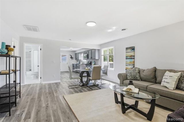 22401 Monterey Drive, Woodhaven, MI 48183