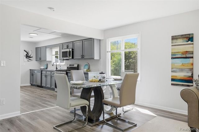 22401 Monterey Drive, Woodhaven, MI 48183