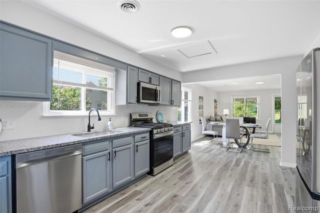22401 Monterey Drive, Woodhaven, MI 48183