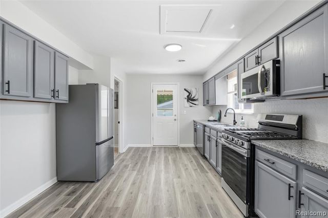 22401 Monterey Drive, Woodhaven, MI 48183
