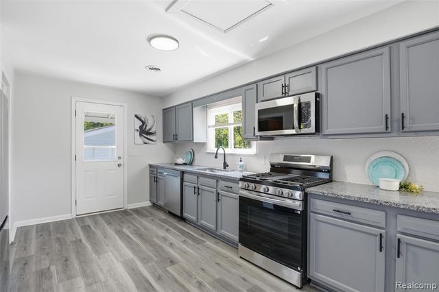 22401 Monterey Drive, Woodhaven, MI 48183
