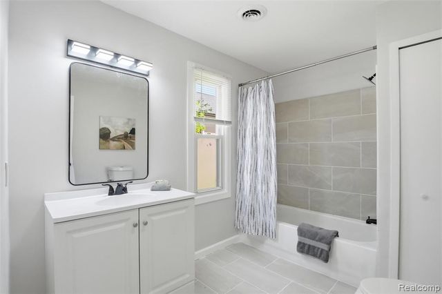 22401 Monterey Drive, Woodhaven, MI 48183