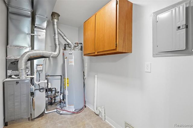 22401 Monterey Drive, Woodhaven, MI 48183