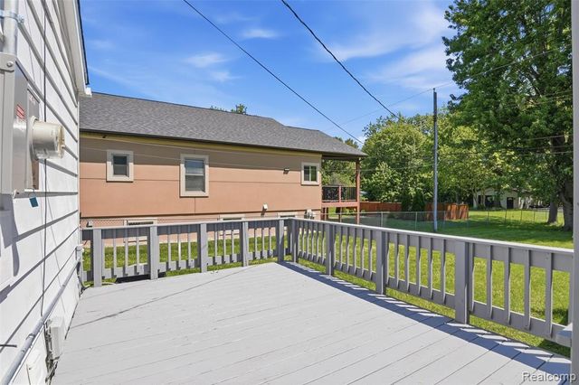 22401 Monterey Drive, Woodhaven, MI 48183