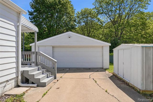 22401 Monterey Drive, Woodhaven, MI 48183