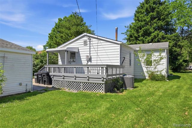 22401 Monterey Drive, Woodhaven, MI 48183