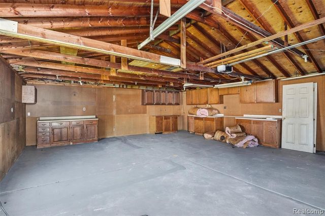 22401 Monterey Drive, Woodhaven, MI 48183