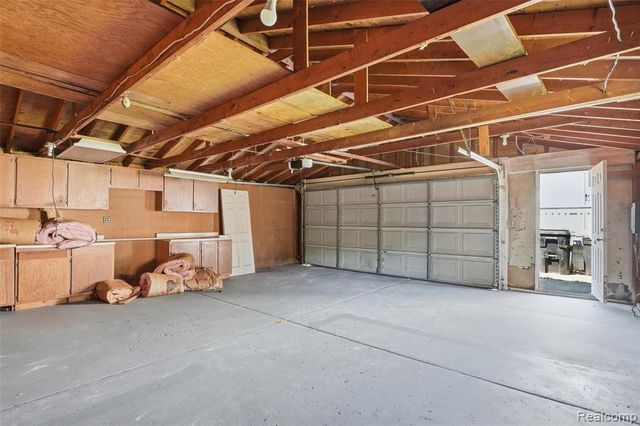 22401 Monterey Drive, Woodhaven, MI 48183