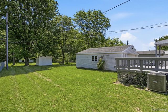 22401 Monterey Drive, Woodhaven, MI 48183