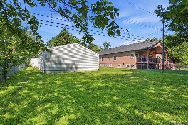 22401 Monterey Drive, Woodhaven, MI 48183