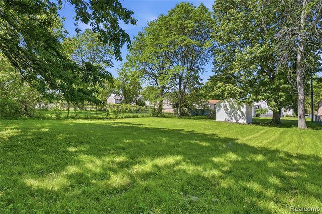 22401 Monterey Drive, Woodhaven, MI 48183