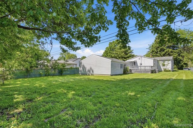22401 Monterey Drive, Woodhaven, MI 48183