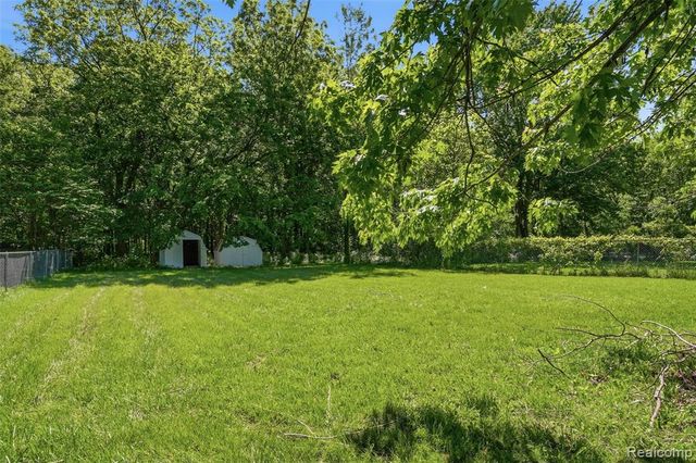 22401 Monterey Drive, Woodhaven, MI 48183