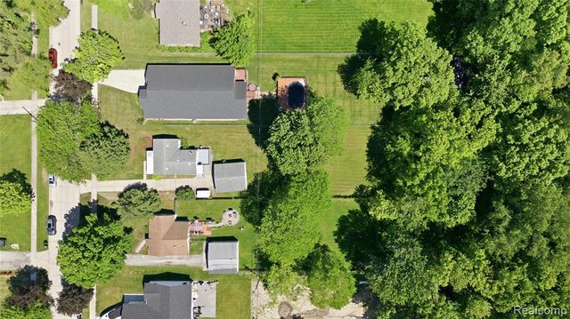22401 Monterey Drive, Woodhaven, MI 48183