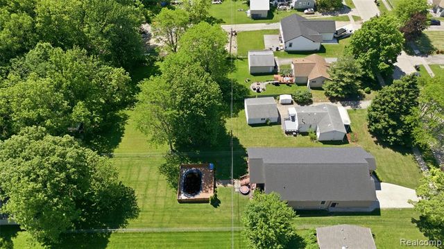22401 Monterey Drive, Woodhaven, MI 48183