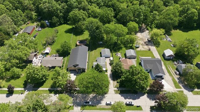 22401 Monterey Drive, Woodhaven, MI 48183