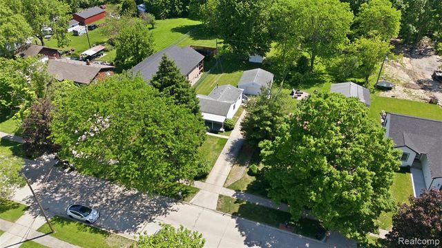 22401 Monterey Drive, Woodhaven, MI 48183