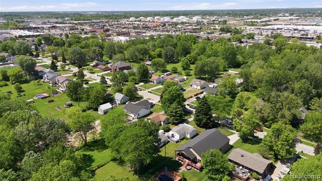 22401 Monterey Drive, Woodhaven, MI 48183