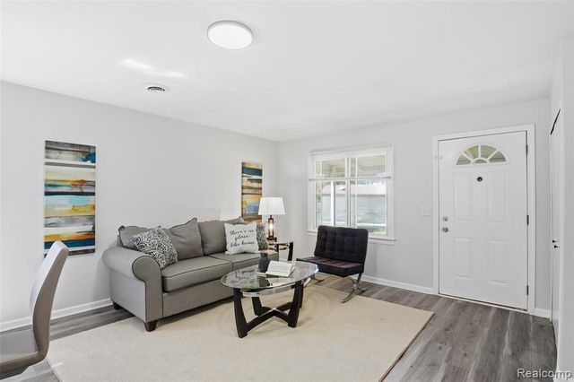 22401 Monterey Drive, Woodhaven, MI 48183