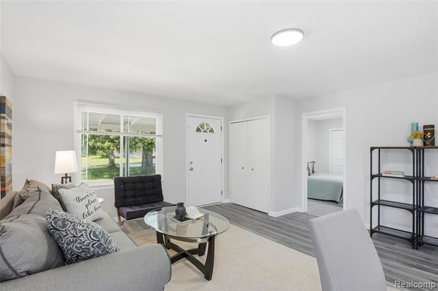 22401 Monterey Drive, Woodhaven, MI 48183