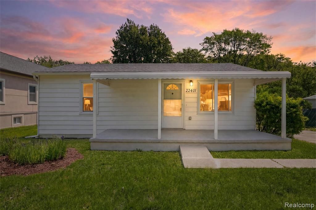 22401 Monterey Drive, Woodhaven, MI 48183