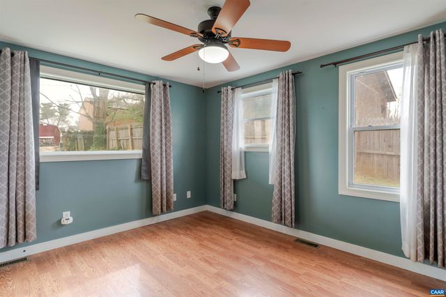 424 OAK AVE, Waynesboro, VA 22980