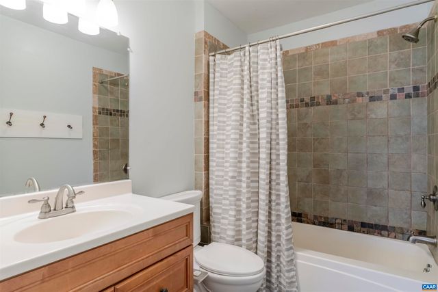 424 OAK AVE, Waynesboro, VA 22980