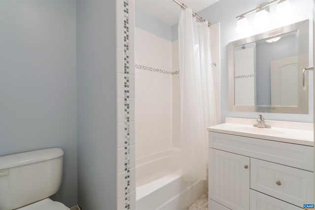 424 OAK AVE, Waynesboro, VA 22980