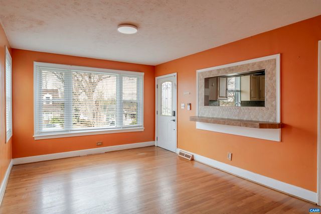 424 OAK AVE, Waynesboro, VA 22980