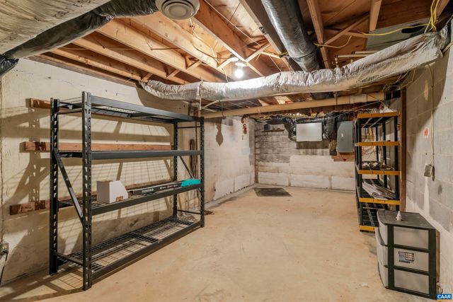 424 OAK AVE, Waynesboro, VA 22980