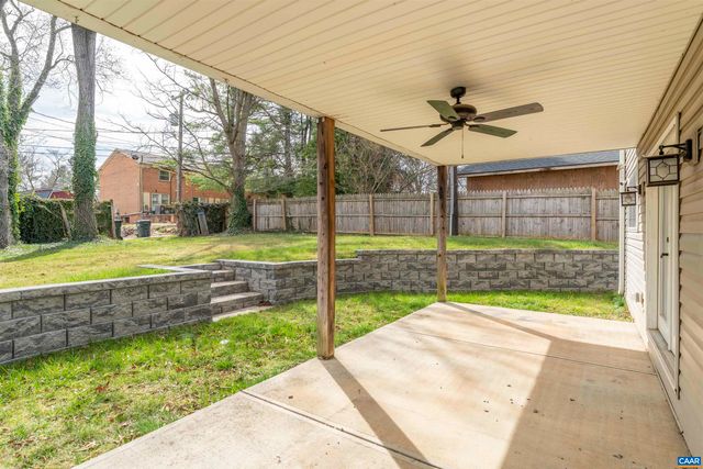 424 OAK AVE, Waynesboro, VA 22980