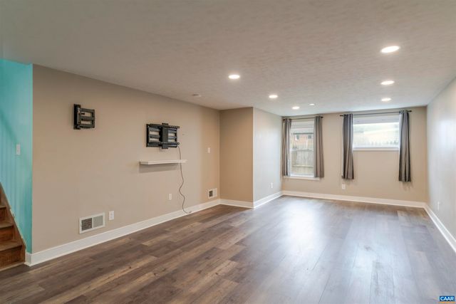 424 OAK AVE, Waynesboro, VA 22980