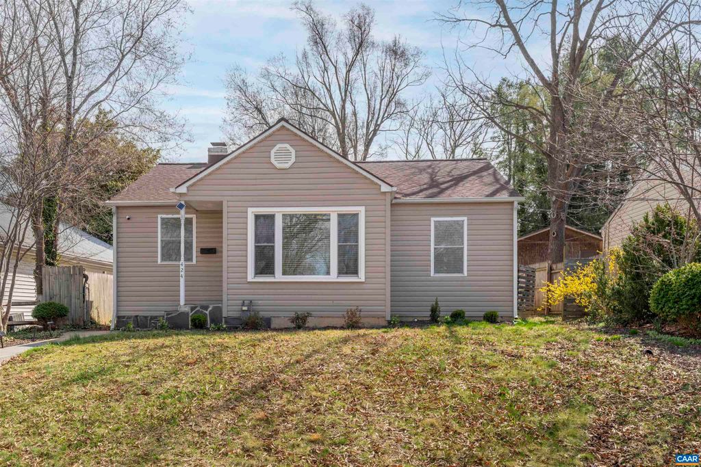 424 OAK AVE, Waynesboro, VA 22980