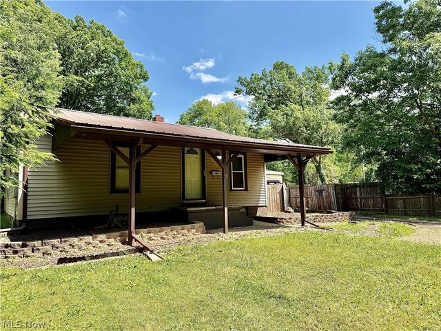 2108 Clermont Avenue NE, Warren, OH 44484